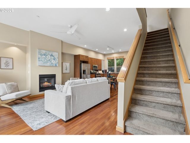 5123 S CORBETT Ave E, Portland, OR 97239
