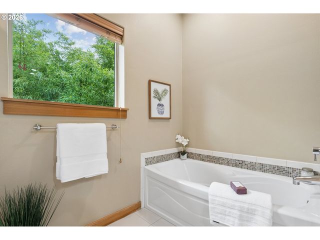 5123 S CORBETT Ave E, Portland, OR 97239