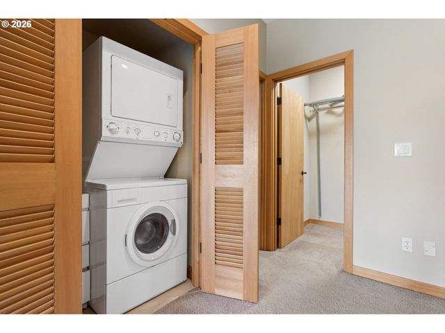 5123 S CORBETT Ave E, Portland, OR 97239