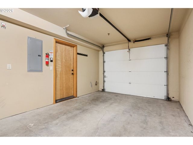 5123 S CORBETT Ave E, Portland, OR 97239