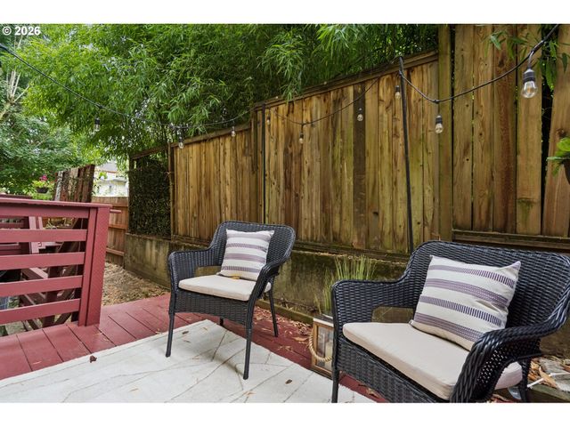5123 S CORBETT Ave E, Portland, OR 97239