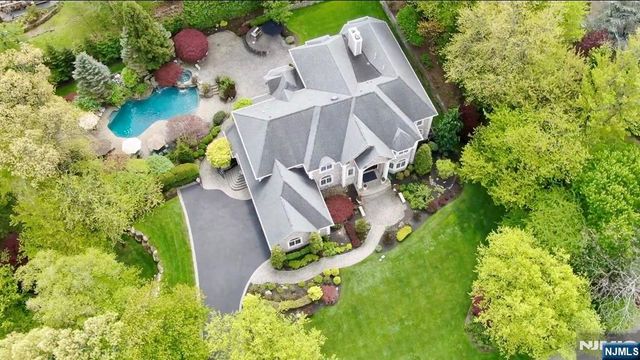 457 Devonshire Drive, Franklin Lakes, NJ 07417