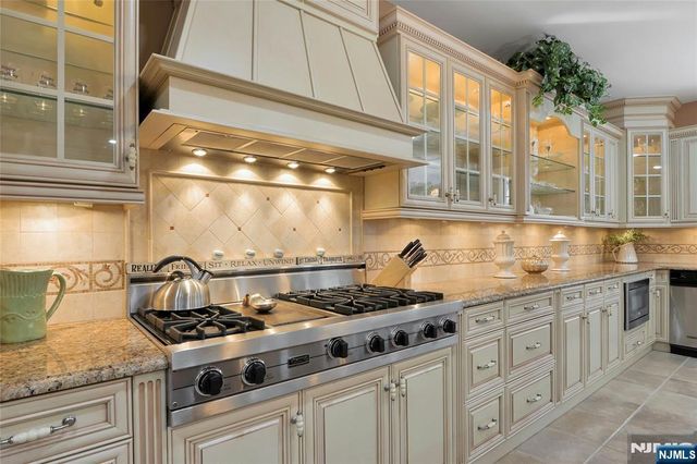457 Devonshire Drive, Franklin Lakes, NJ 07417