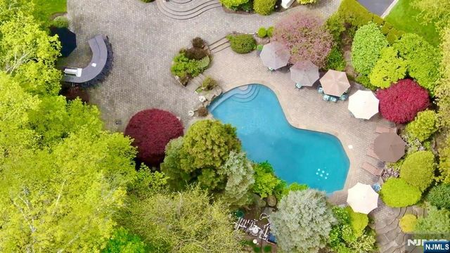 457 Devonshire Drive, Franklin Lakes, NJ 07417