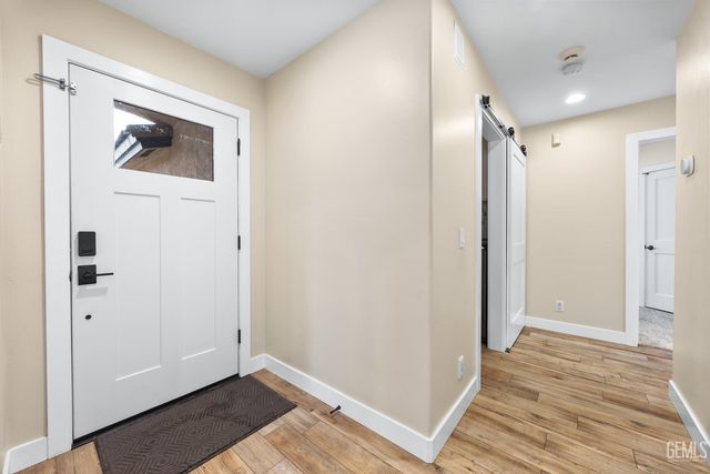 5818 Clear Valley Court, Bakersfield, CA 93313