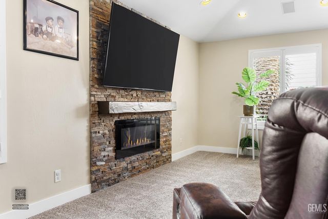 5818 Clear Valley Court, Bakersfield, CA 93313