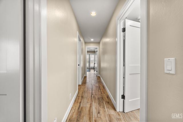 5818 Clear Valley Court, Bakersfield, CA 93313