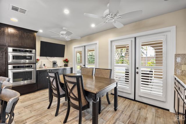 5818 Clear Valley Court, Bakersfield, CA 93313