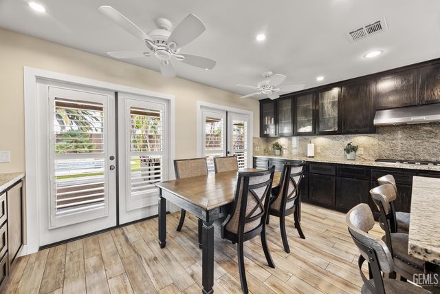 5818 Clear Valley Court, Bakersfield, CA 93313