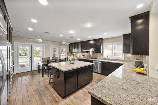 5818 Clear Valley Court, Bakersfield, CA 93313