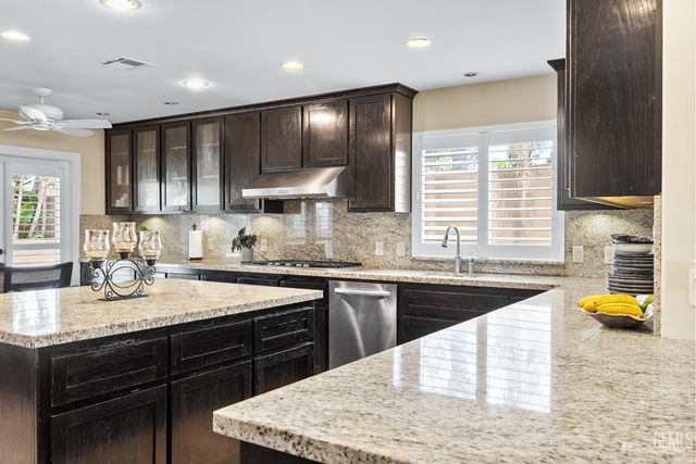 5818 Clear Valley Court, Bakersfield, CA 93313