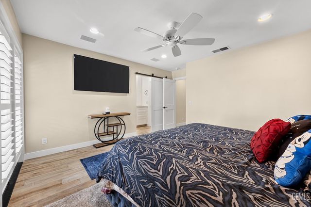 5818 Clear Valley Court, Bakersfield, CA 93313