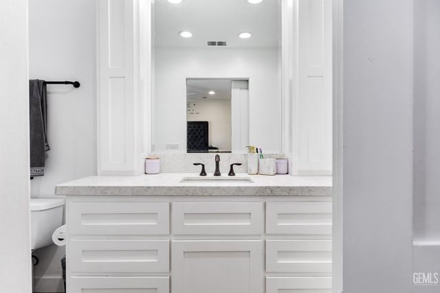 5818 Clear Valley Court, Bakersfield, CA 93313