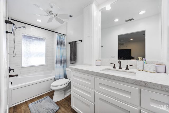 5818 Clear Valley Court, Bakersfield, CA 93313