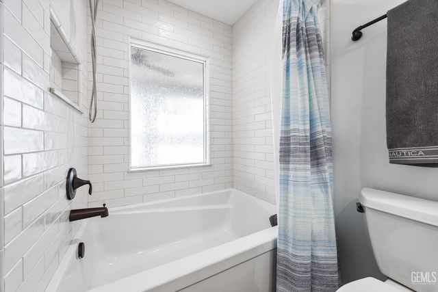 5818 Clear Valley Court, Bakersfield, CA 93313