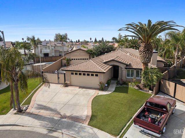 5818 Clear Valley Court, Bakersfield, CA 93313