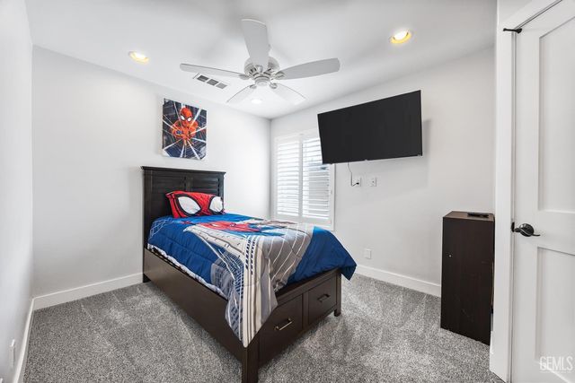 5818 Clear Valley Court, Bakersfield, CA 93313