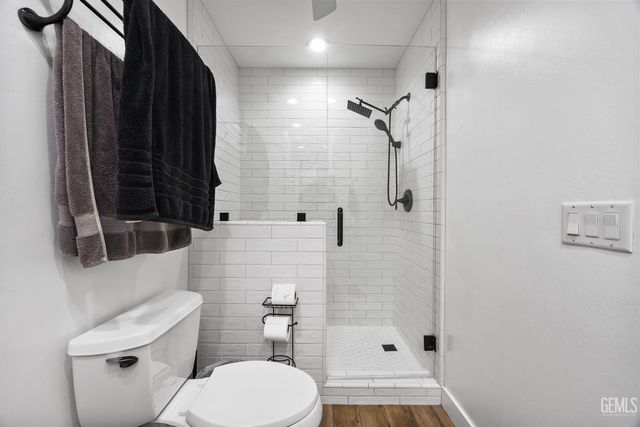 5818 Clear Valley Court, Bakersfield, CA 93313