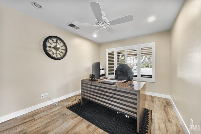 5818 Clear Valley Court, Bakersfield, CA 93313