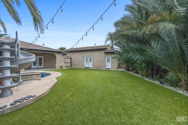 5818 Clear Valley Court, Bakersfield, CA 93313