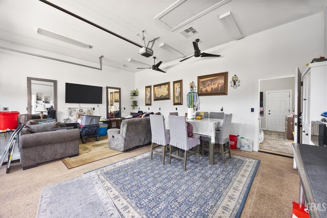 5818 Clear Valley Court, Bakersfield, CA 93313