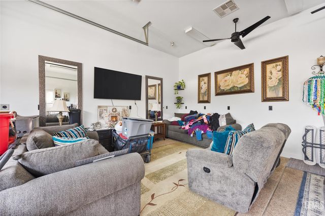 5818 Clear Valley Court, Bakersfield, CA 93313