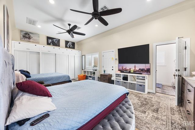 5818 Clear Valley Court, Bakersfield, CA 93313