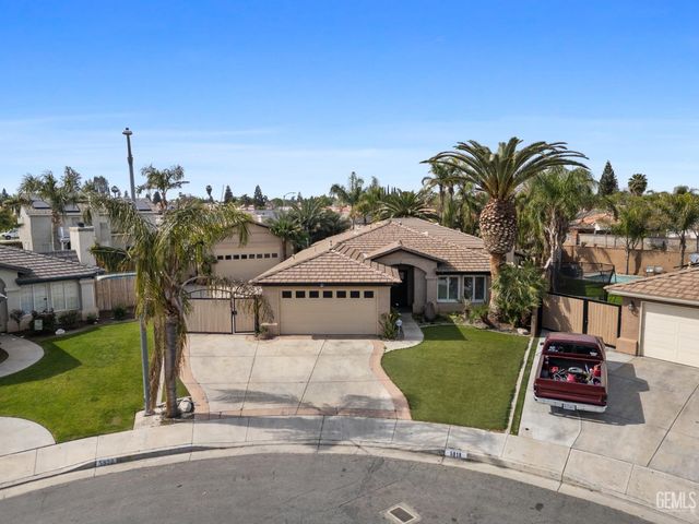 5818 Clear Valley Court, Bakersfield, CA 93313