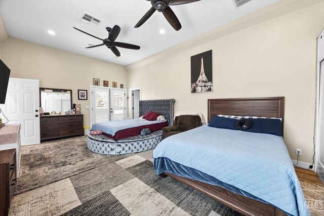 5818 Clear Valley Court, Bakersfield, CA 93313