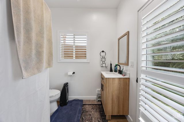 5818 Clear Valley Court, Bakersfield, CA 93313