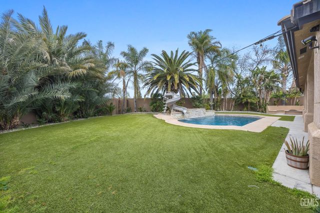 5818 Clear Valley Court, Bakersfield, CA 93313