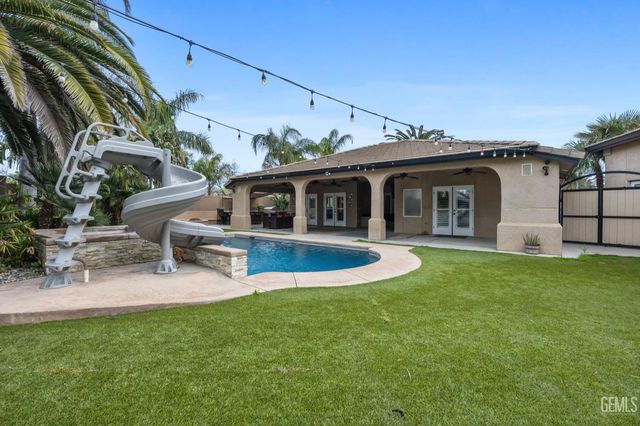 5818 Clear Valley Court, Bakersfield, CA 93313