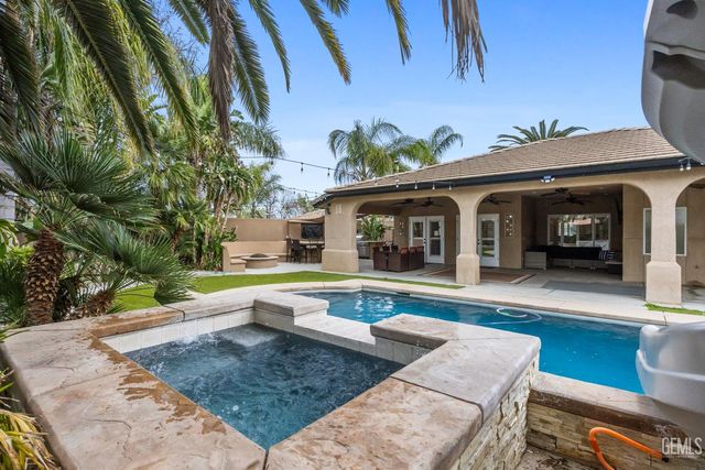 5818 Clear Valley Court, Bakersfield, CA 93313