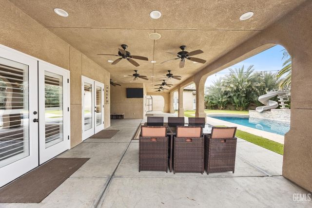 5818 Clear Valley Court, Bakersfield, CA 93313