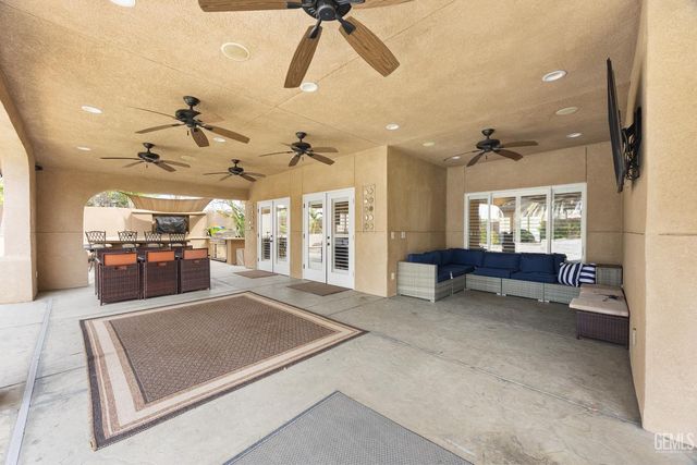 5818 Clear Valley Court, Bakersfield, CA 93313