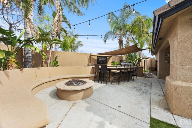 5818 Clear Valley Court, Bakersfield, CA 93313