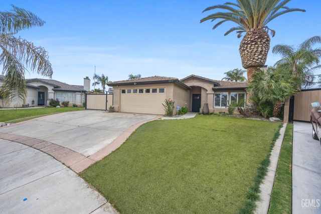 5818 Clear Valley Court, Bakersfield, CA 93313