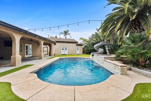 5818 Clear Valley Court, Bakersfield, CA 93313