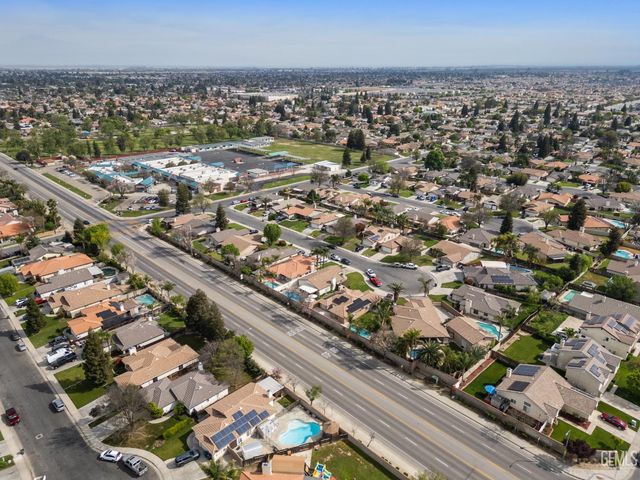 5818 Clear Valley Court, Bakersfield, CA 93313