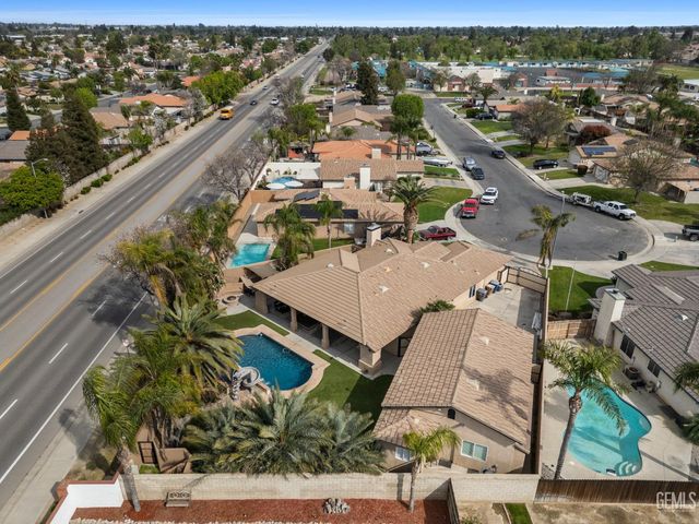 5818 Clear Valley Court, Bakersfield, CA 93313