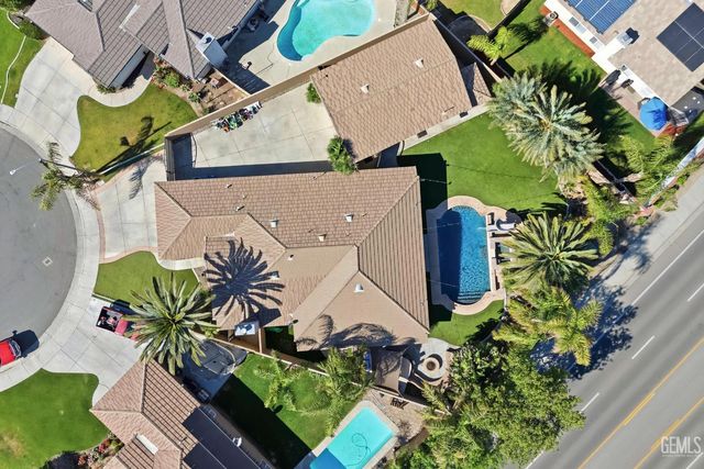 5818 Clear Valley Court, Bakersfield, CA 93313