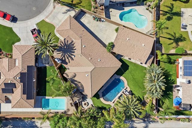 5818 Clear Valley Court, Bakersfield, CA 93313
