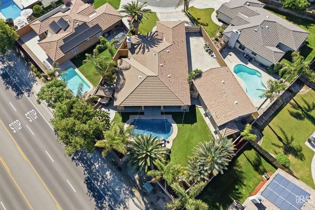 5818 Clear Valley Court, Bakersfield, CA 93313
