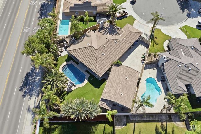 5818 Clear Valley Court, Bakersfield, CA 93313