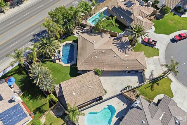 5818 Clear Valley Court, Bakersfield, CA 93313