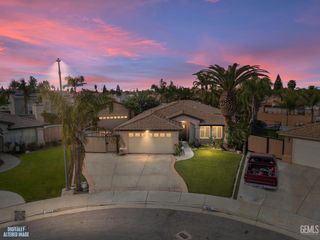 5818 Clear Valley Court, Bakersfield, CA 93313