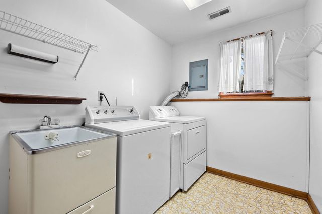 639 N Rueth Drive, Griffith, IN 46319