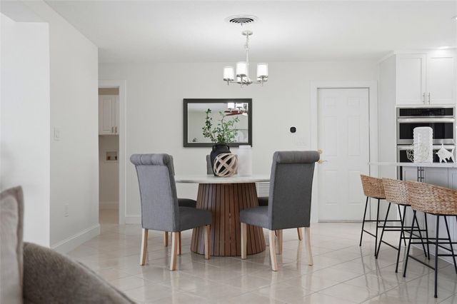 7172 S SHORE DRIVE S, St Petersburg, FL 33707