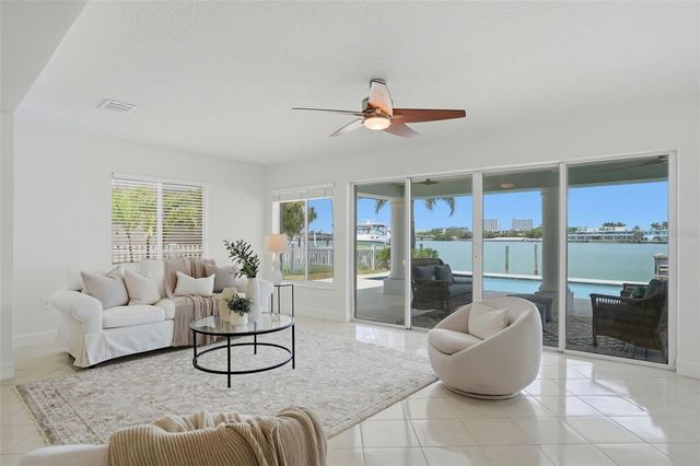 7172 S SHORE DRIVE S, St Petersburg, FL 33707