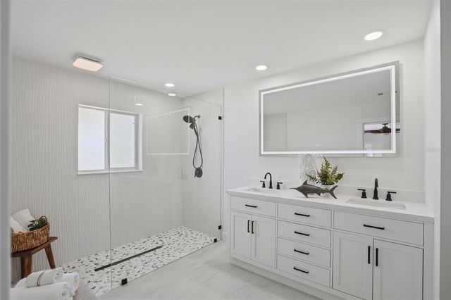 7172 S SHORE DRIVE S, St Petersburg, FL 33707